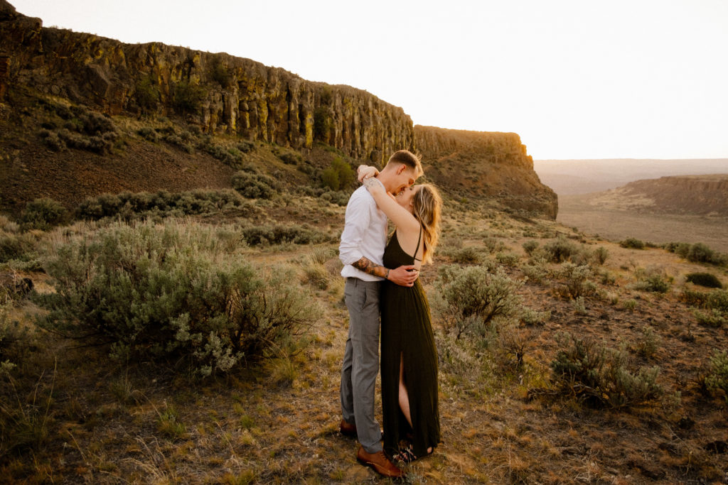Vantage desert engagement session with sarah anne phtoography